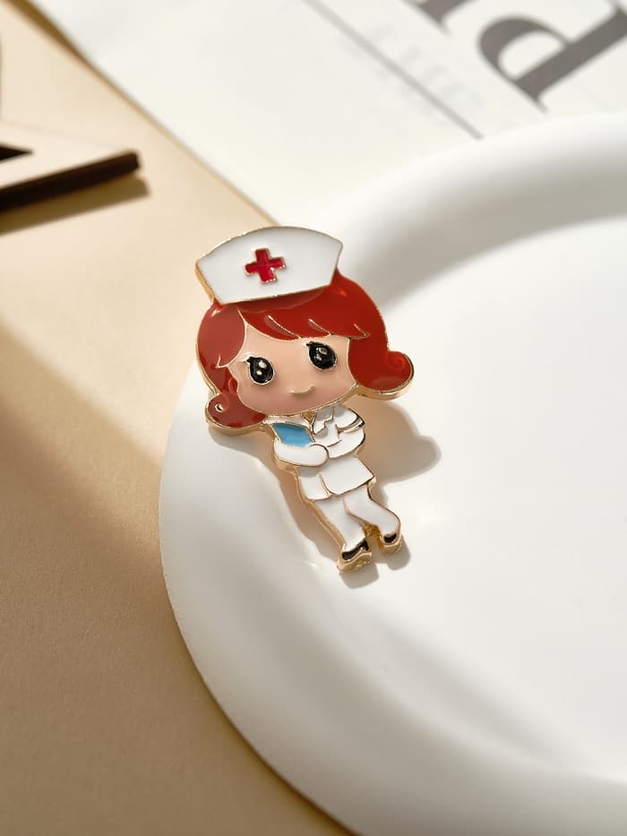 Брошь «Медсестричка» с журналом, цветная в золоте