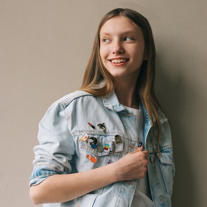 Значок «Графичные животные», лиса, оранжево-белый в золоте