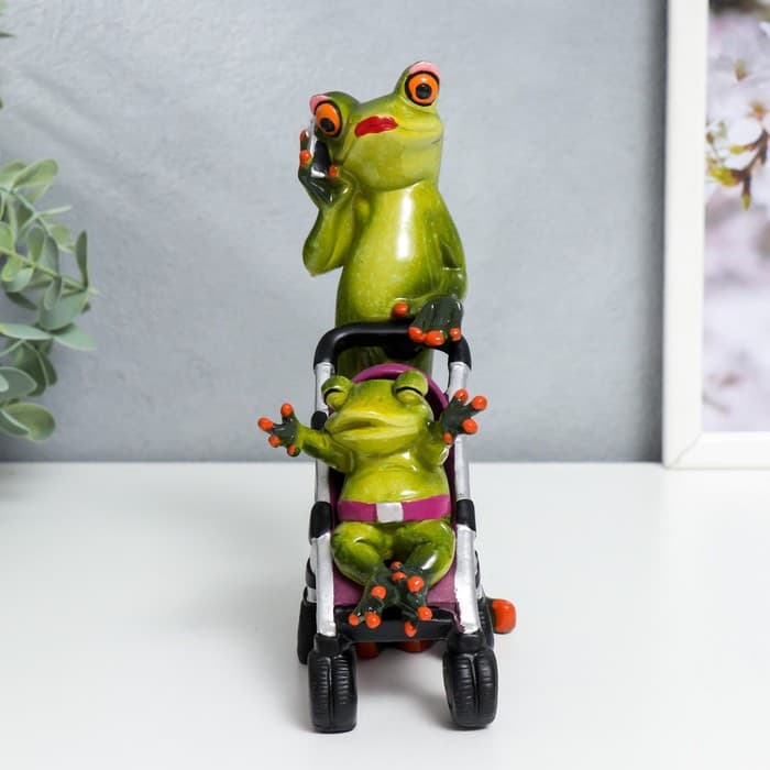 Фигурка полистоун лак «Лягуха: Мамочка с малышом в коляске», 16.7×6.3×15.5 см