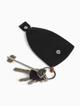 Ключница карманная с кольцом, размер 11.5×7.5×0.3 см, чёрная