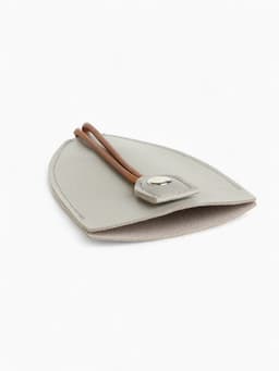 Ключница карманная с кольцом, размер 11.5×7.5×0.3 см, серо-бежевая