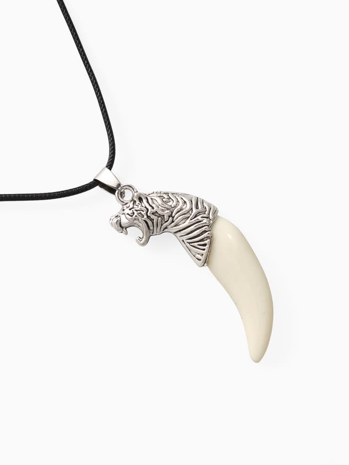 Кулон унисекс «Клык тигра», белый в чернёном серебре на чёрном шнурке, 40 см