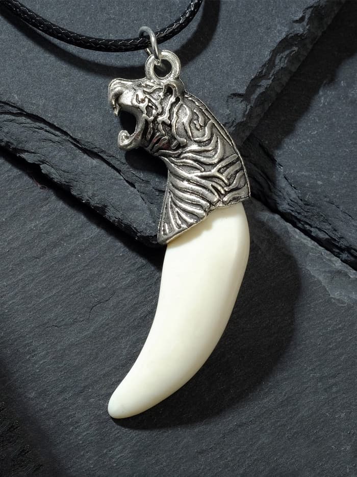 Кулон унисекс «Клык тигра», белый в чернёном серебре на чёрном шнурке, 40 см