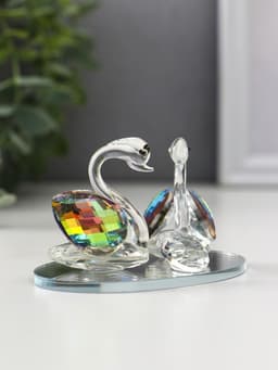 Фигурка стекло «Лебеди с бриллиантом», зелёная голография, 9×6×5.5 см