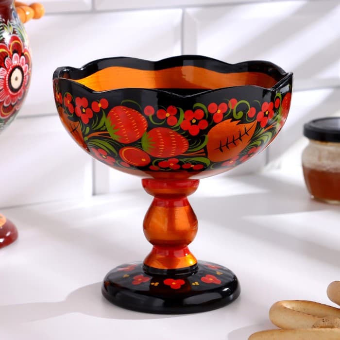 Конфетница на ножке «Земляничка», резная, дерево, хохлома