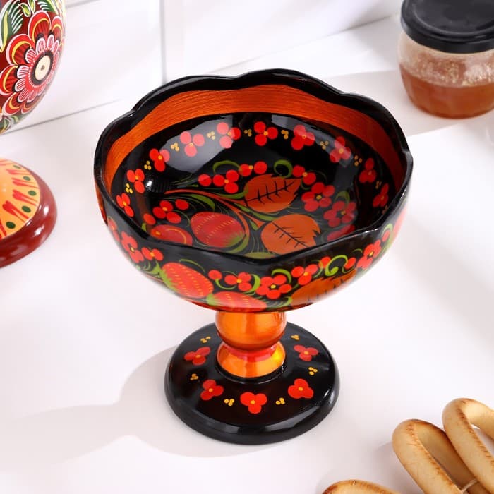 Конфетница на ножке «Земляничка», резная, дерево, хохлома