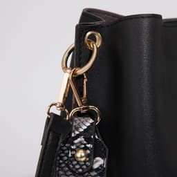 Сумка женская на застёжке, чёрная