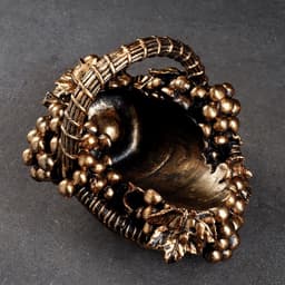 Подставка для бутылки «Корзина с виноградом», под бронзу с позолотой, 20×25×22 см