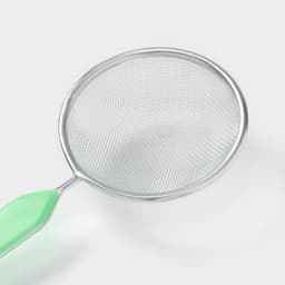 Сито для просеивания с ручкой Доляна «Хозяюшка», d=10 см, зелёное