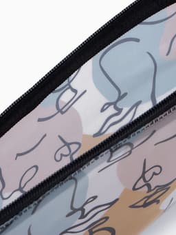 Косметичка-пенал на молнии, с рисунком, белая/разноцветная