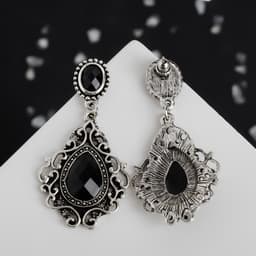 Серьги со стразами «Изящность», ажурная, чёрные в чернёном серебре