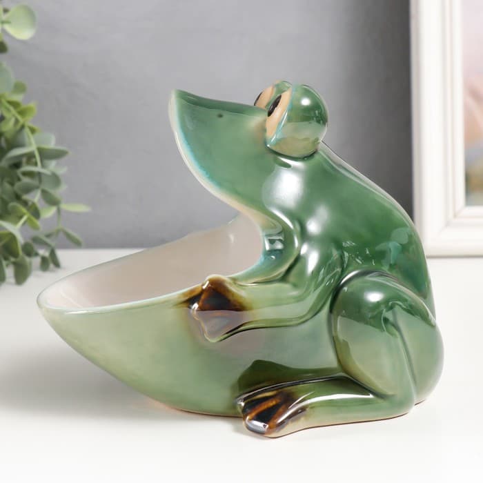 Фигурка - подставка для мелочей керамика «Лягушка», 15×14×17.5 см