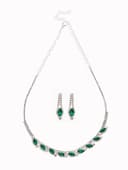 Набор 2 предмета: серьги, колье «Листопад», утончённый ромб, цвет бело-изумрудный в серебре, 32 см