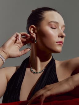 Набор 2 предмета: серьги, колье «Листопад», утончённый ромб, цвет бело-изумрудный в серебре, 32 см