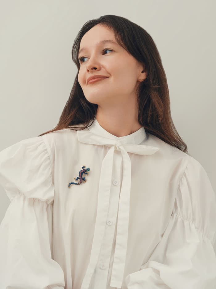 Брошь «Ящерица изогнутая», разноцветная в чернёном золоте