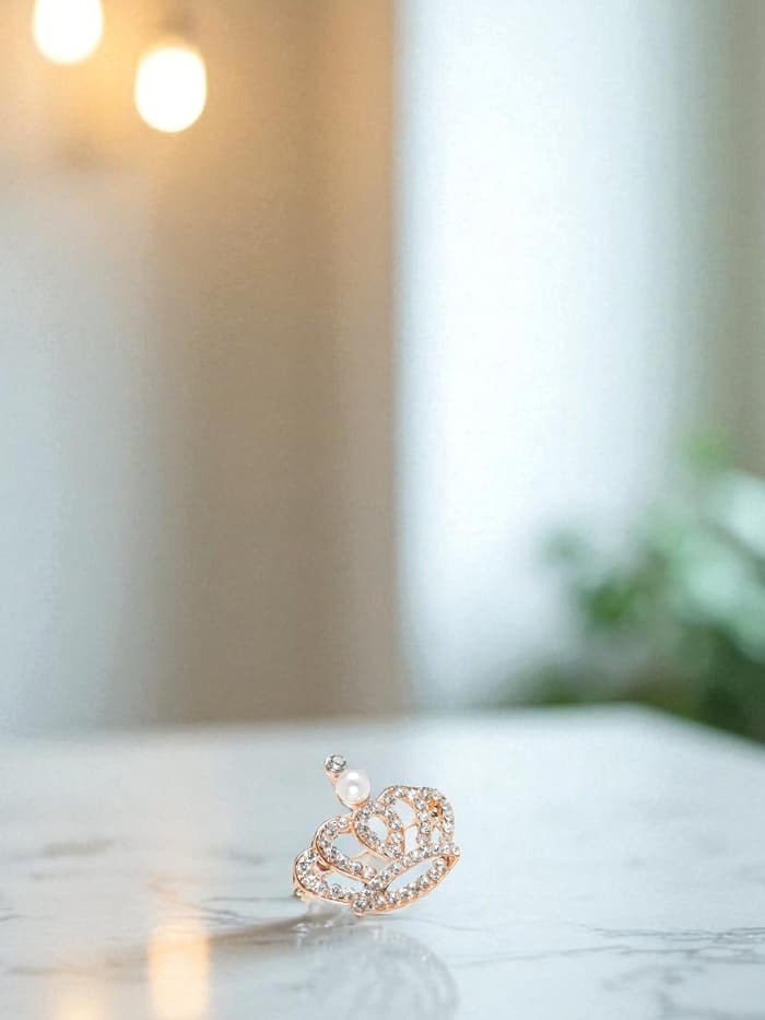 Брошь «Корона», монарха, белая в золоте