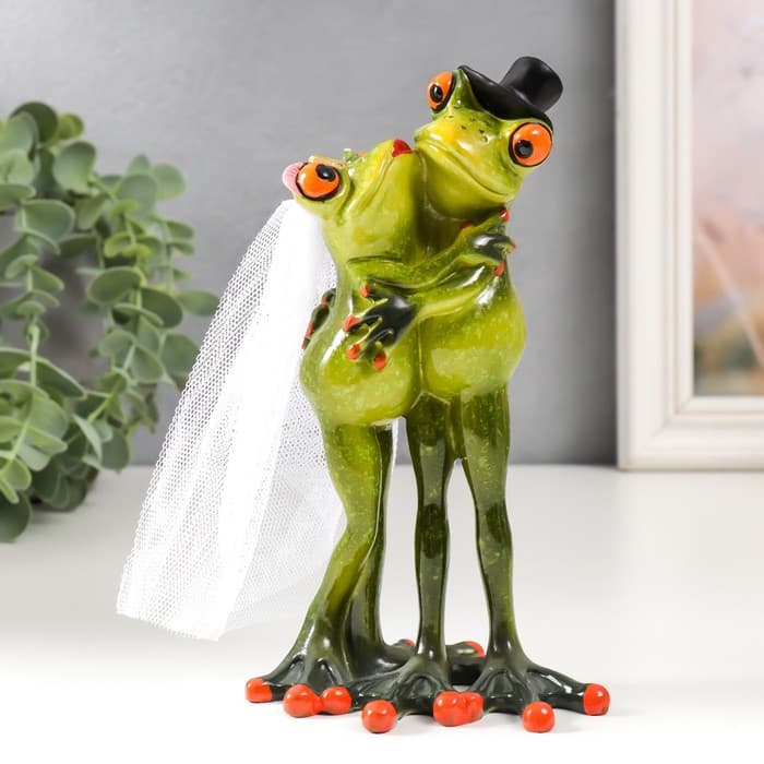 Фигурка полистоун лак «Лягушачья свадьба», 17×9.6×8 см