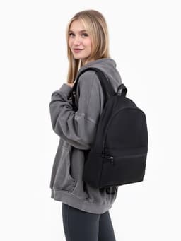 Рюкзак школьный на молнии, с карманом, размер 27×11×37 см, чёрный