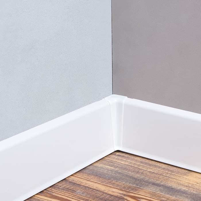 Плинтус напольный «Деконика», 85×2200 мм, цвет 001-G белый глянцевый