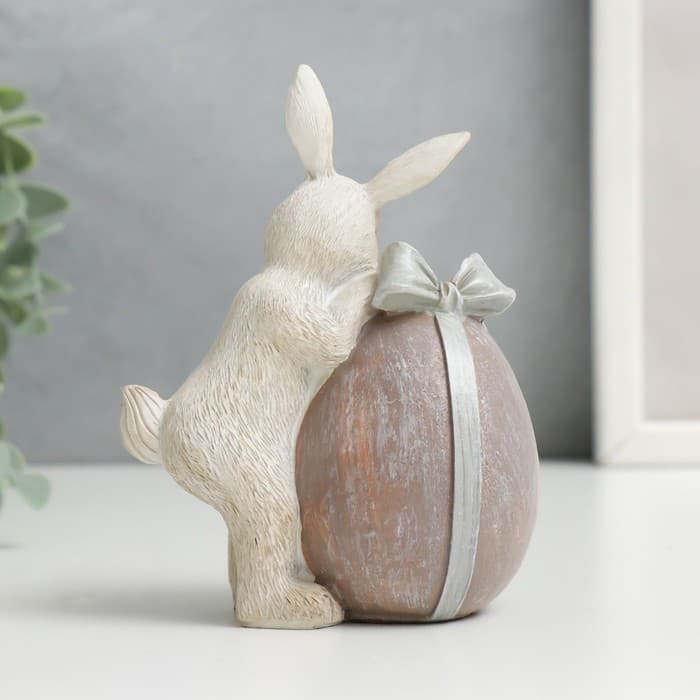 Фигурка полистоун «Кролик с яичком с бантом», 11×5.5×8.5 см