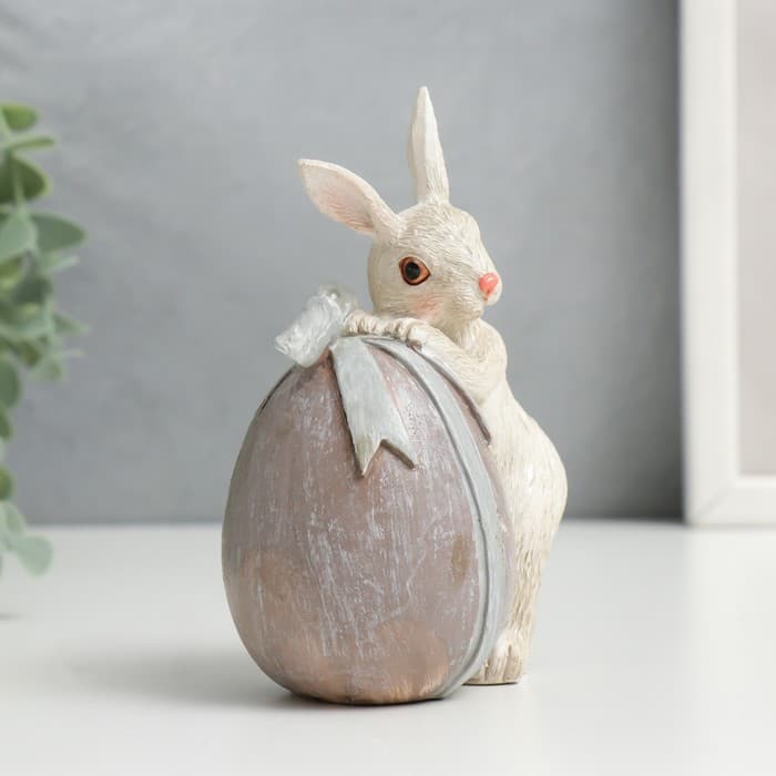 Фигурка полистоун «Кролик с яичком с бантом», 11×5.5×8.5 см