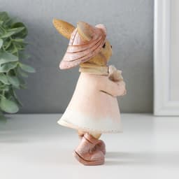 Фигурка полистоун «Зайка в шляпке и дождевике с воробышком», 13.5×6.5×7 см