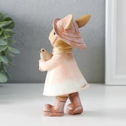 Фигурка полистоун «Зайка в шляпке и дождевике с воробышком», 13.5×6.5×7 см