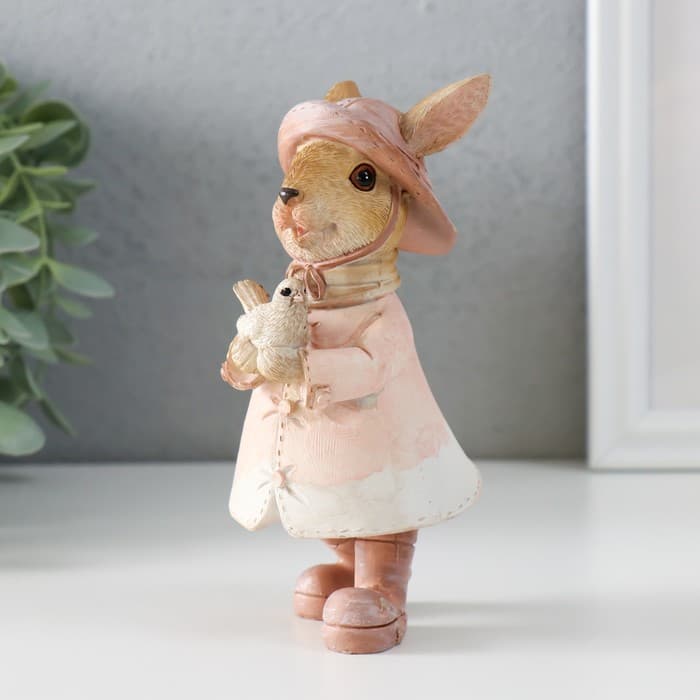 Фигурка полистоун «Зайка в шляпке и дождевике с воробышком», 13.5×6.5×7 см