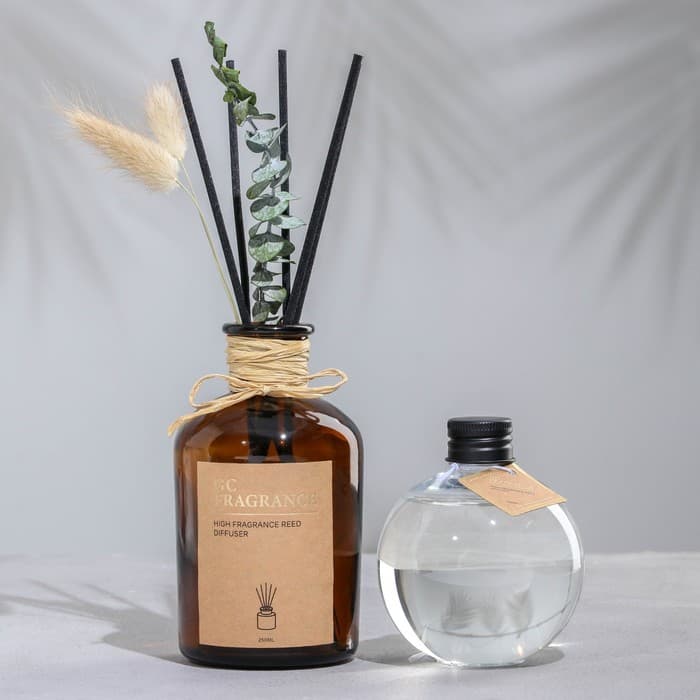 Набор для ароматизации помещений в тубусе: диффузор 230 мл, эфирное масло, красное дерево