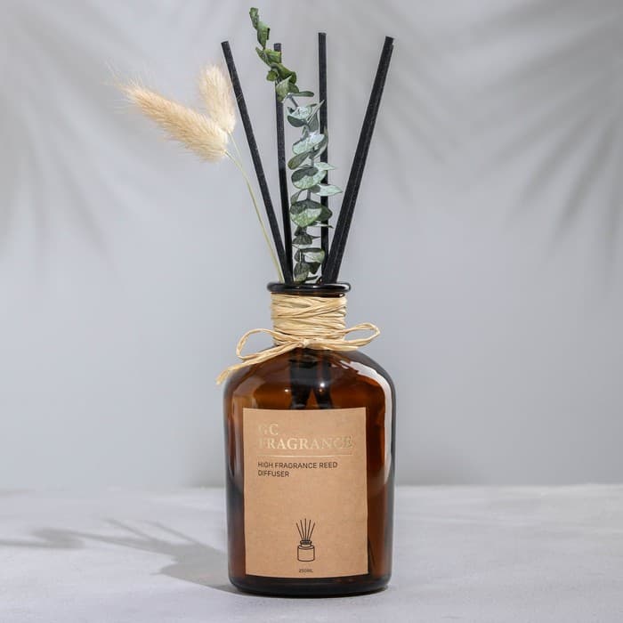 Набор для ароматизации помещений в тубусе: диффузор 230 мл, эфирное масло, красное дерево