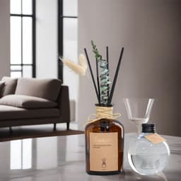 Набор для ароматизации помещений в тубусе: диффузор 230 мл, эфирное масло, красное дерево