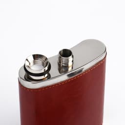 Фляжка Мастер К, 240 мл, 3 стопки и воронка, в чехле, 8 oz, нержавеющая сталь, экокожа, красная