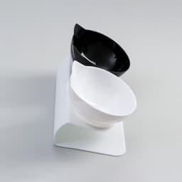 Миски, 27.5×14×15 см, 2 шт., на белой подставке, пластик, чёрная, белая