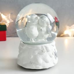 Снежный шар новогодний стеклянный «Снеговики с коньками», белый с серебром, музыкальный, 11.5×11.5×14 см