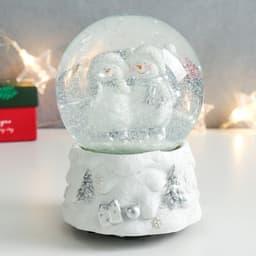 Снежный шар новогодний стеклянный «Снеговики с коньками», белый с серебром, музыкальный, 11.5×11.5×14 см