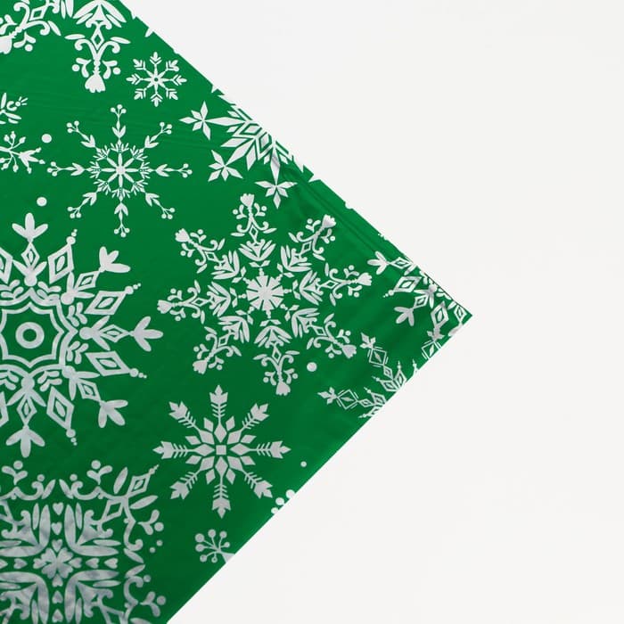 Плёнка упаковочная на Новый год полиграфическая «Снежинки водят хоровод», 100 × 70 см