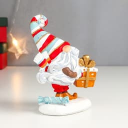 Фигурка полистоун «Дедушка Мороз с подарком, в полосатом колпаке», 13x5.5x10.5 см