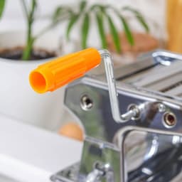 Лапшерезка-тестораскатка ручная, 6 настроек толщины теста, ширина лапши 2 и 5 мм, нержавеющая сталь