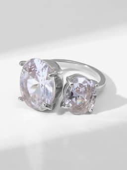 Кольцо с камнями «Овалы», безразмерное, белое в серебре