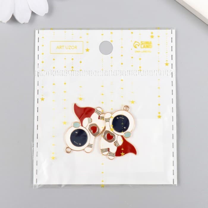 Металлический элемент, декоративная подвеска «Арт Узор. Космонавт в красном плаще», золото, 3.1×2.5 см