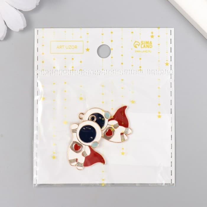 Металлический элемент, декоративная подвеска «Арт Узор. Космонавт в красном плаще», золото, 3.1×2.5 см