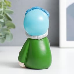 Фигурка полистоун «Малыш в зелёном пальто с забинтованным ухом», 5.5×9.5×6 см