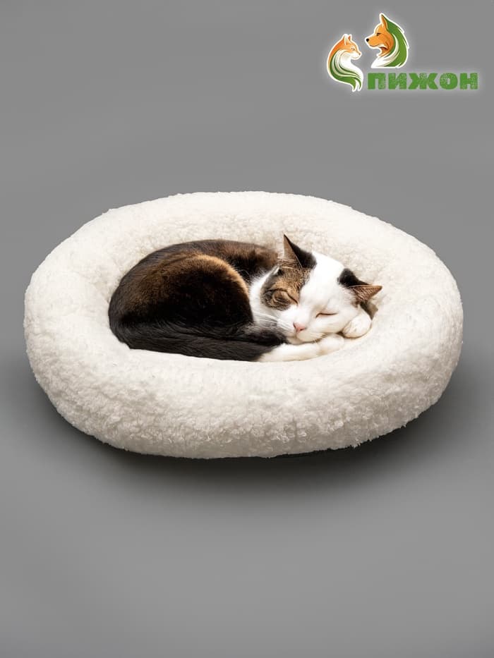 Лежанка для животных «Уют», 50×42×11 см, мягкий мех, цвет молочный