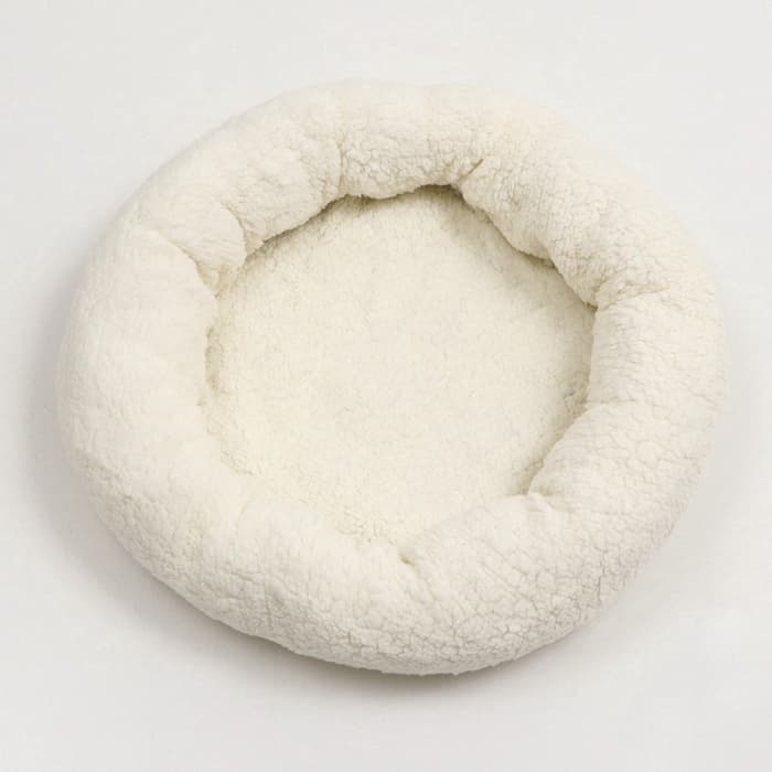 Лежанка для животных «Уют», 50×42×11 см, мягкий мех, цвет молочный