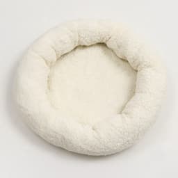 Лежанка для животных «Уют», 50×42×11 см, мягкий мех, цвет молочный