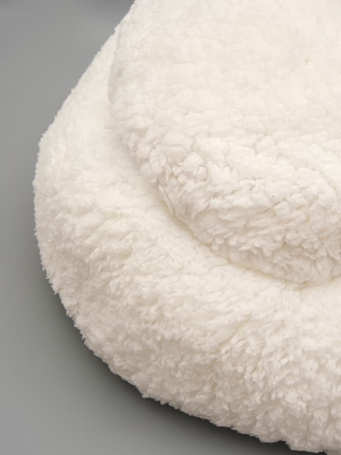 Лежанка для животных «Уют», 50×42×11 см, мягкий мех, цвет молочный