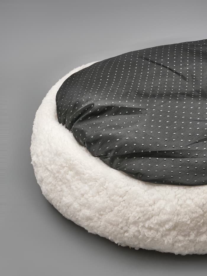 Лежанка для животных «Уют», 50×42×11 см, мягкий мех, цвет молочный