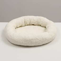 Лежанка для животных «Уют», 50×42×11 см, мягкий мех, цвет молочный