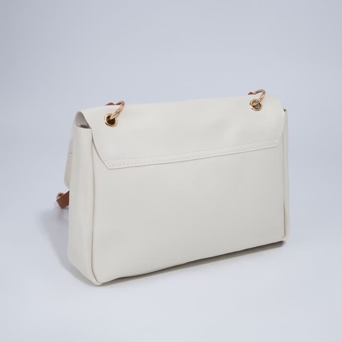 Сумка женская на клапане, цвет белый