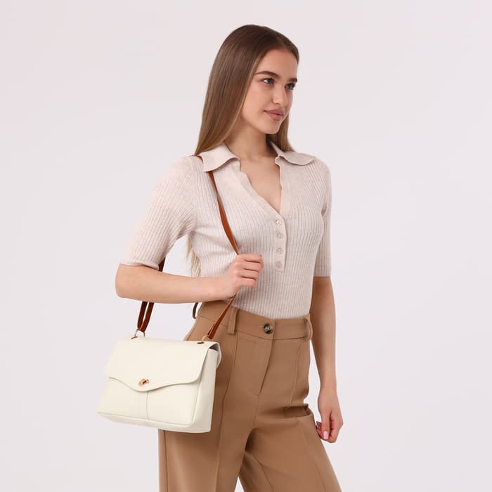 Сумка женская на клапане, цвет белый